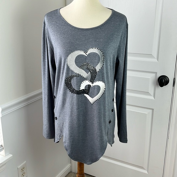 Heart Graphic Long sleeve T-Shirt - Picture 1 of 7